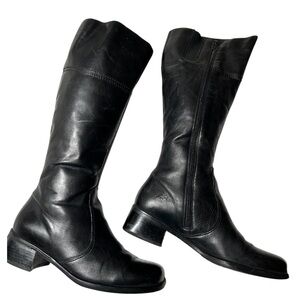 La Canadienne Mid High Black Boots